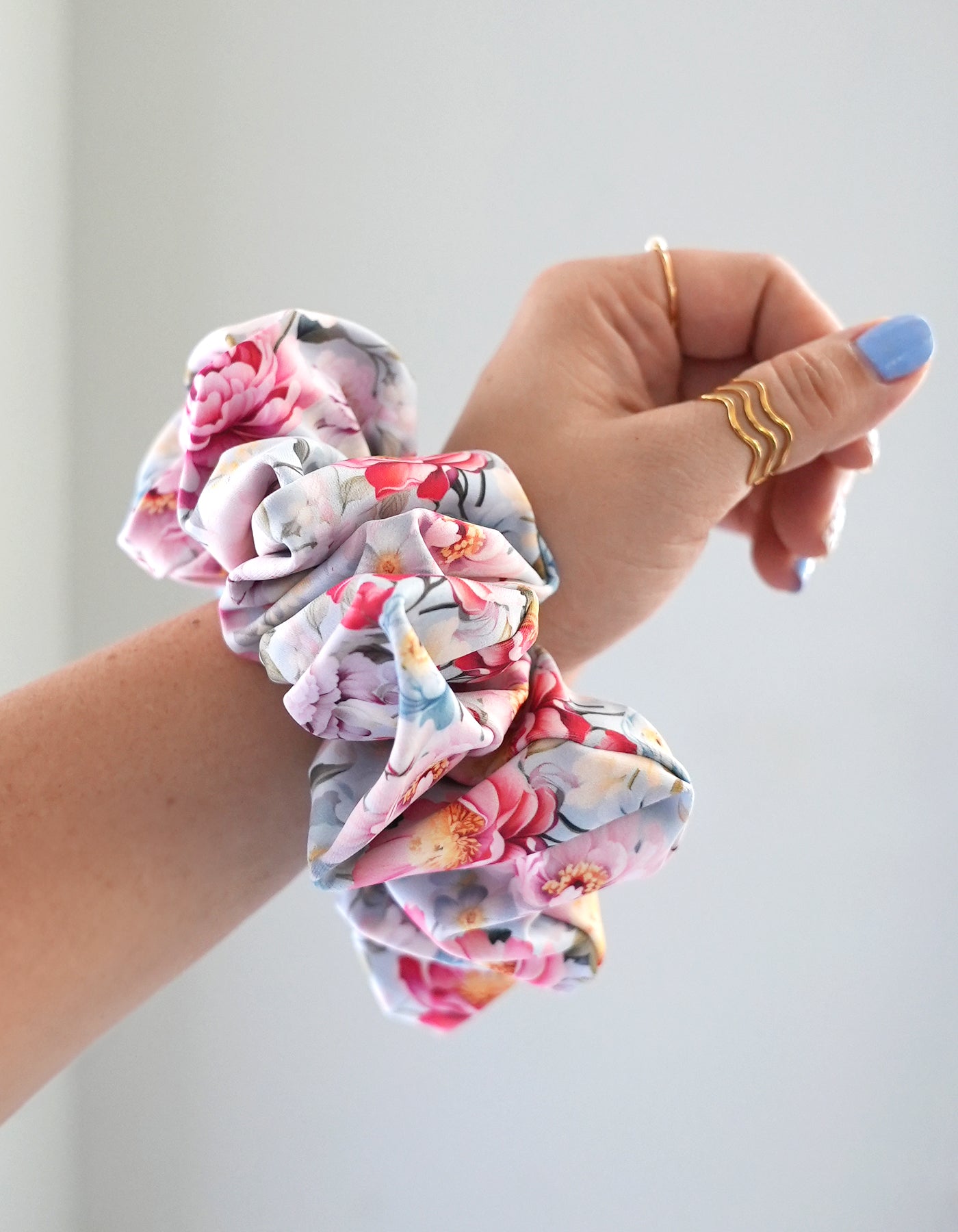 love fitness wildflower scrunchie