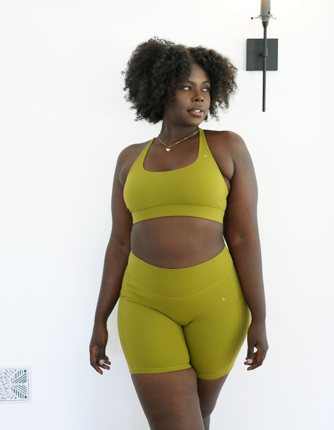 Effortless pocket biker shorts guava